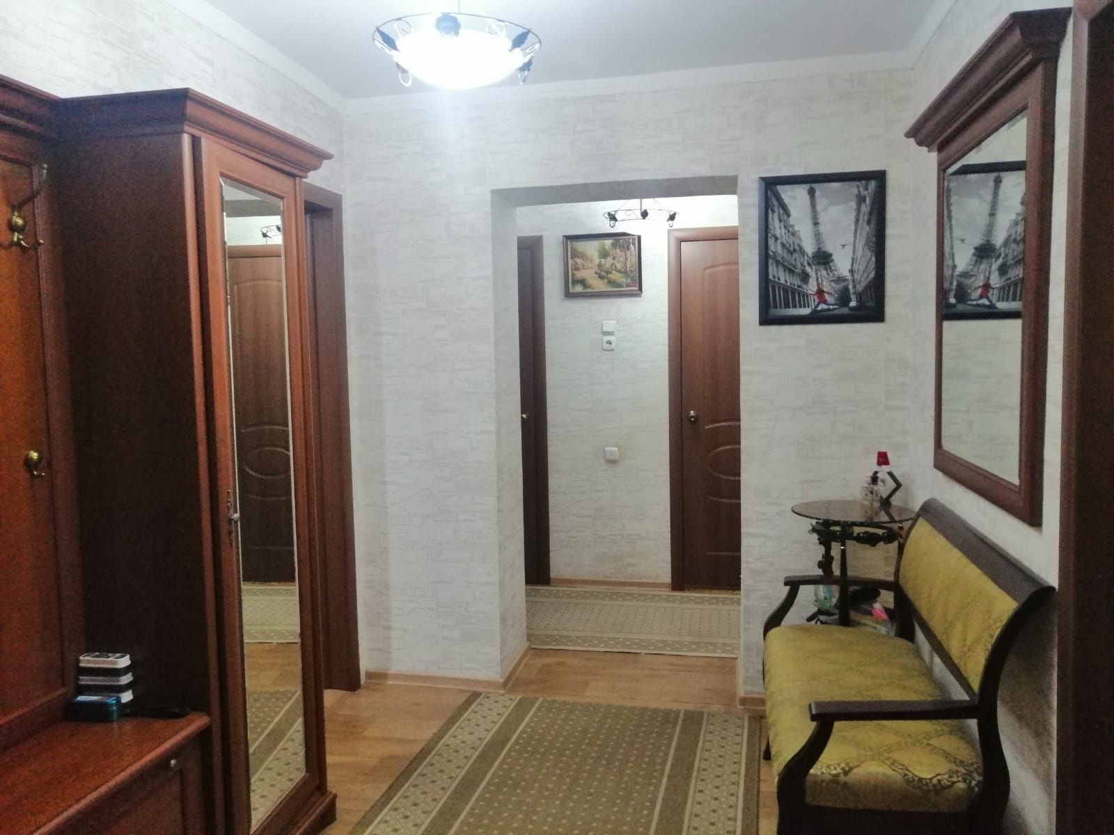 Продам 4х комнатную квартиру,улучшиной планировки,дом кирпичный,3 этаж