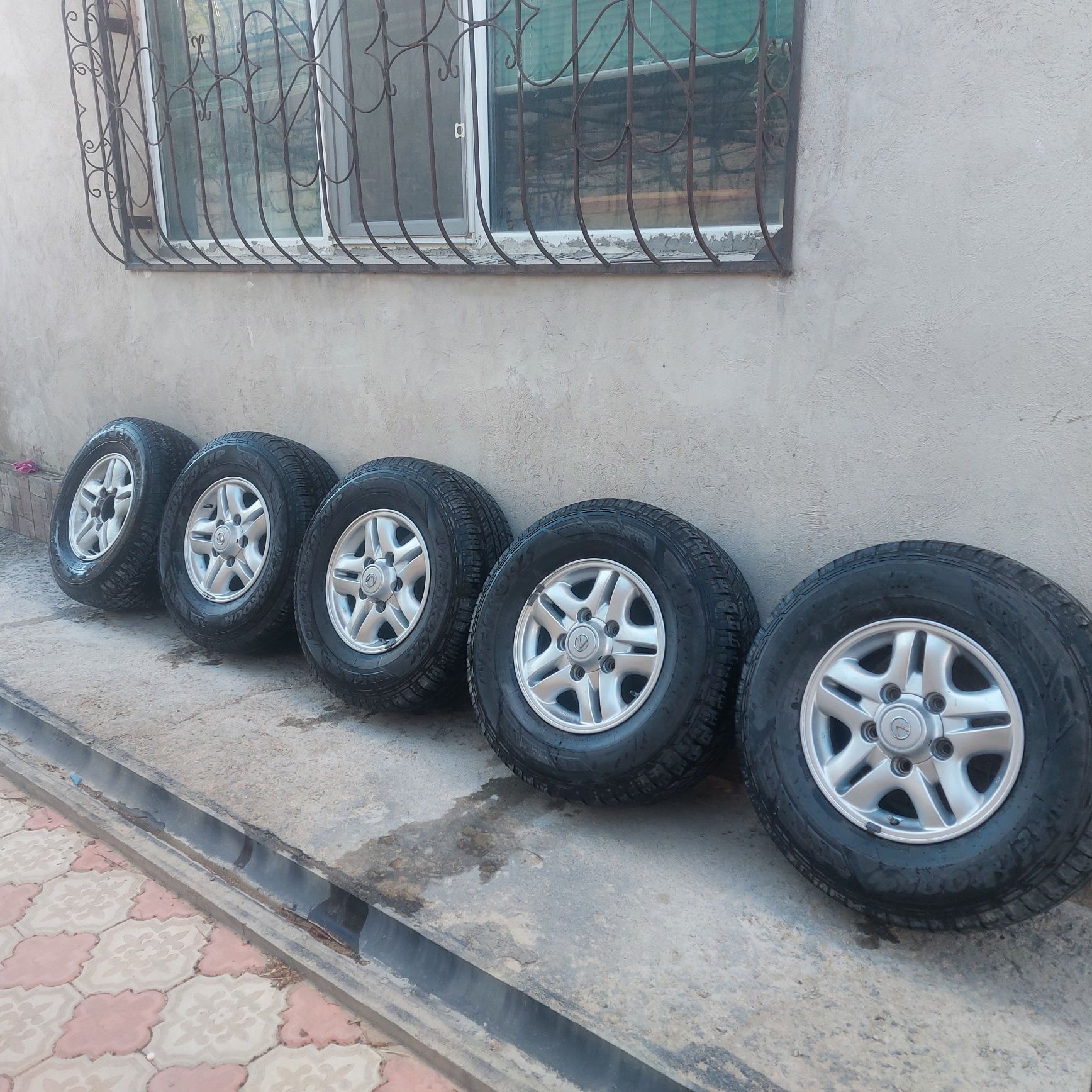 Колеса в сборе  комплект 5колес,от  LX 470.  275/70 R16