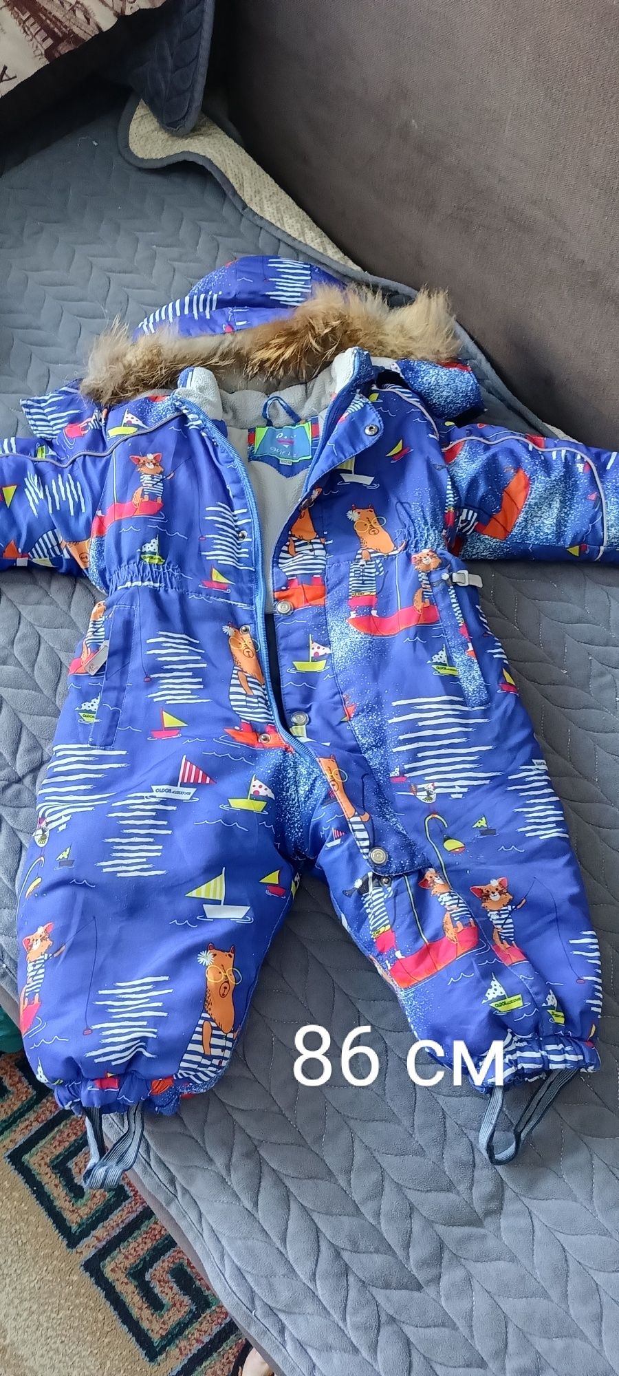 Продам зимние комбезы и шапки