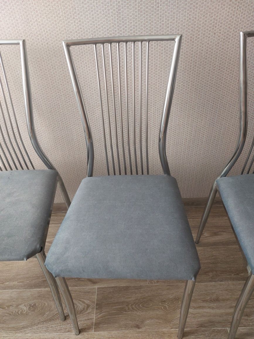 Продам 4 стула, крепкие
