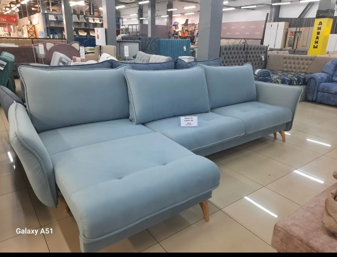 Продам большой диван