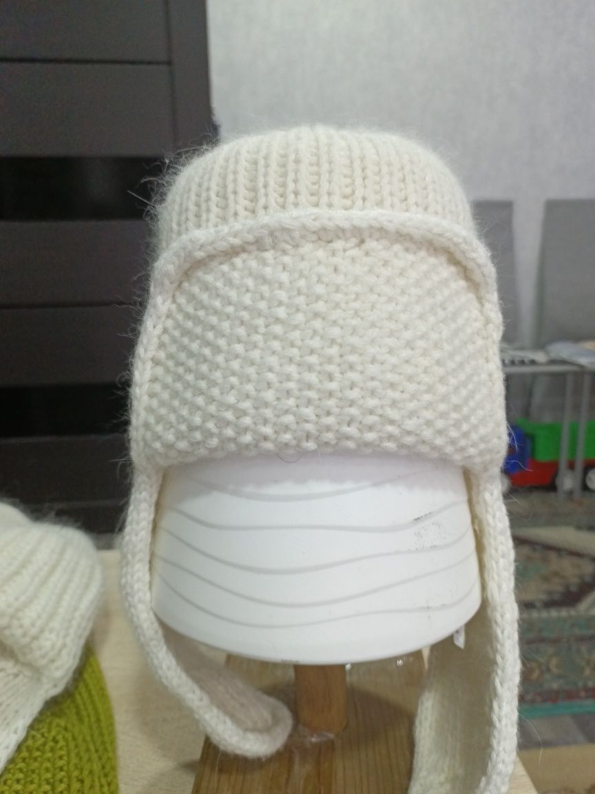 Продам шапки с шарфом в комплекте, с подкладом, тёплые, мягкие, красив