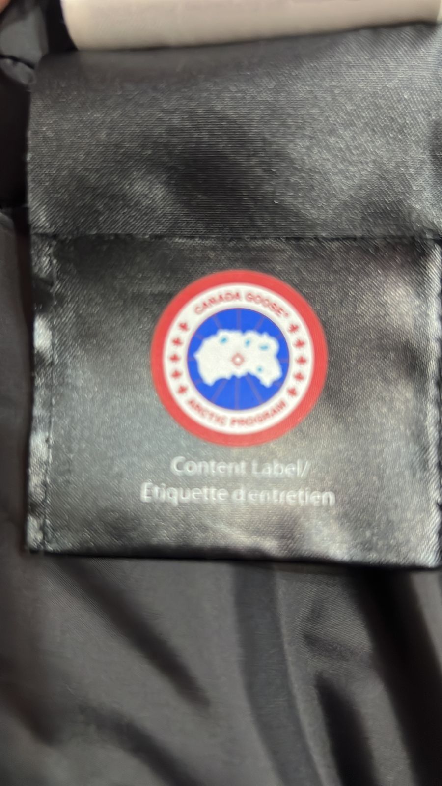 Продам тёплую  зимнюю куртку  Canada Goose Kensington  оригинал.