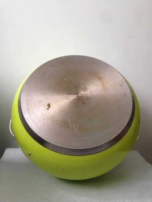 ОТДАМ ДАРОМ кастрюлю, СРЕДНЮЮ, 5л, 24×15×21см, из стали, Европа бу