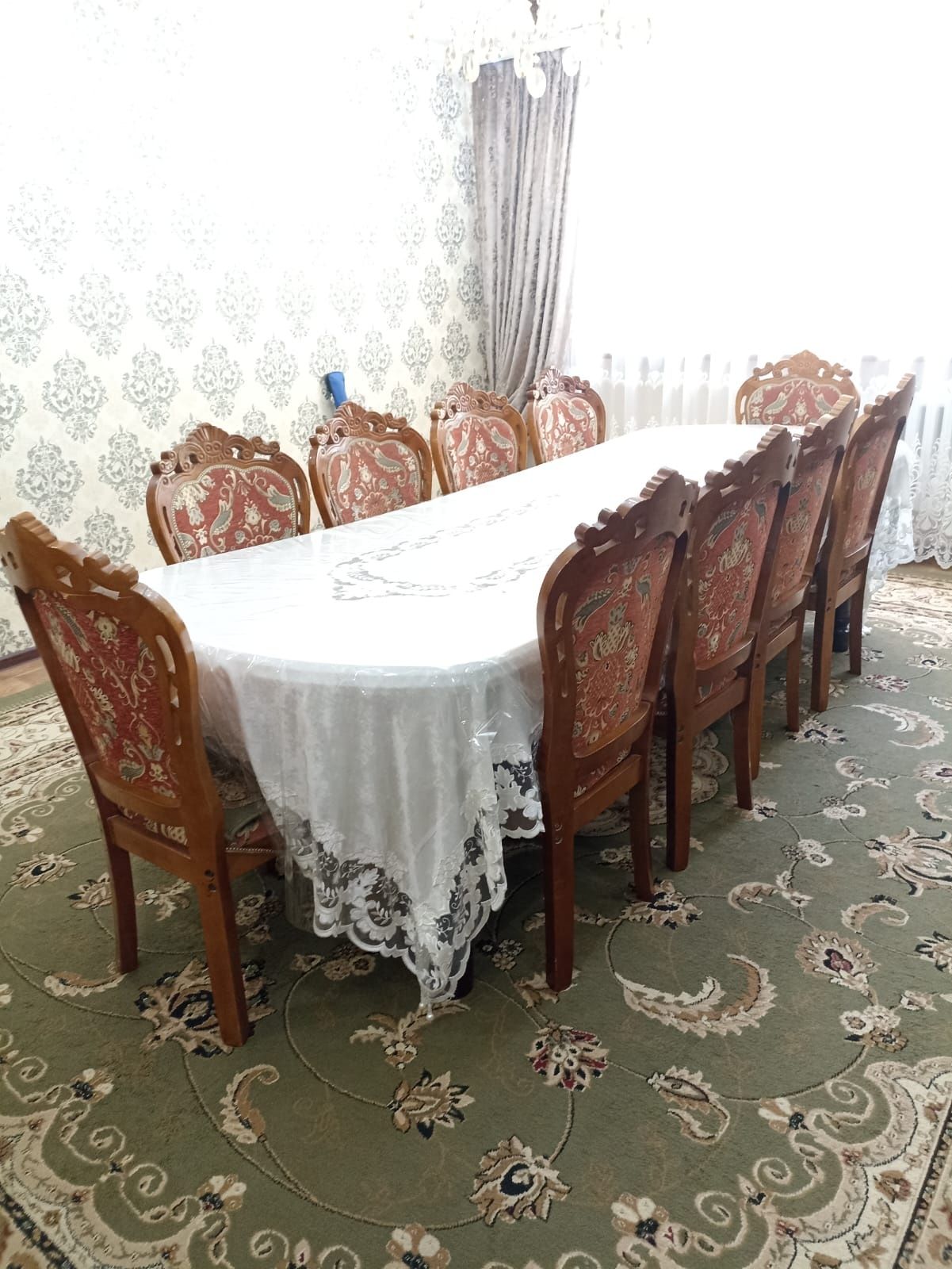 Продается стол со стульями