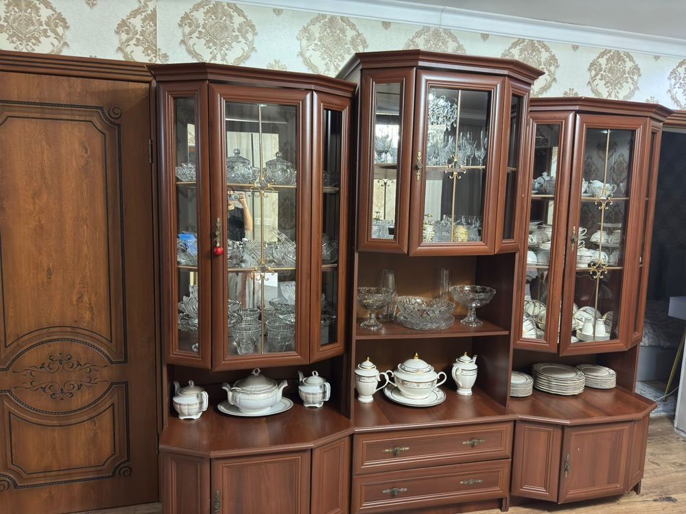 Продам сервант в хорошем состянии