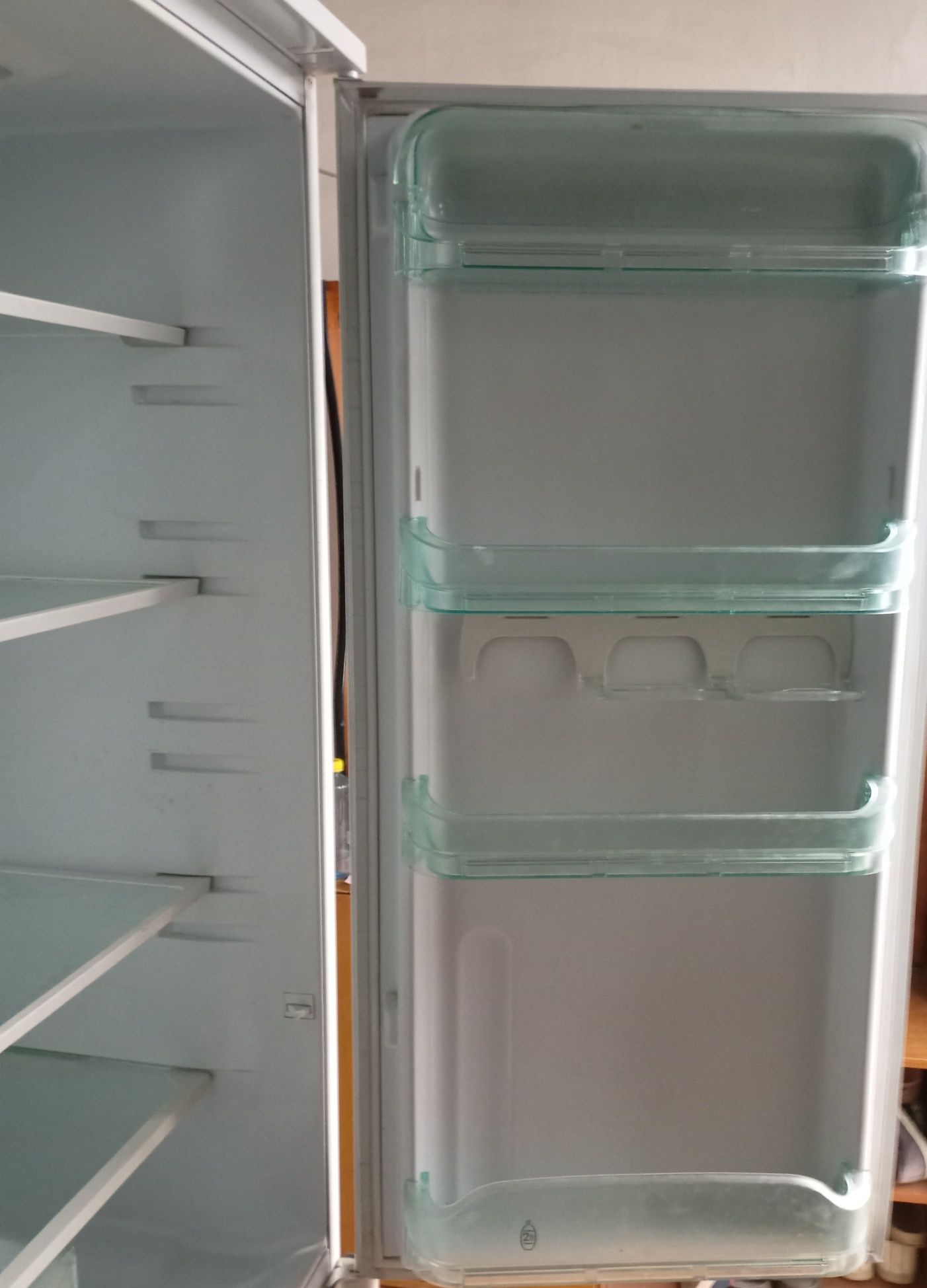 Продам Холодильник Hot Point Ariston