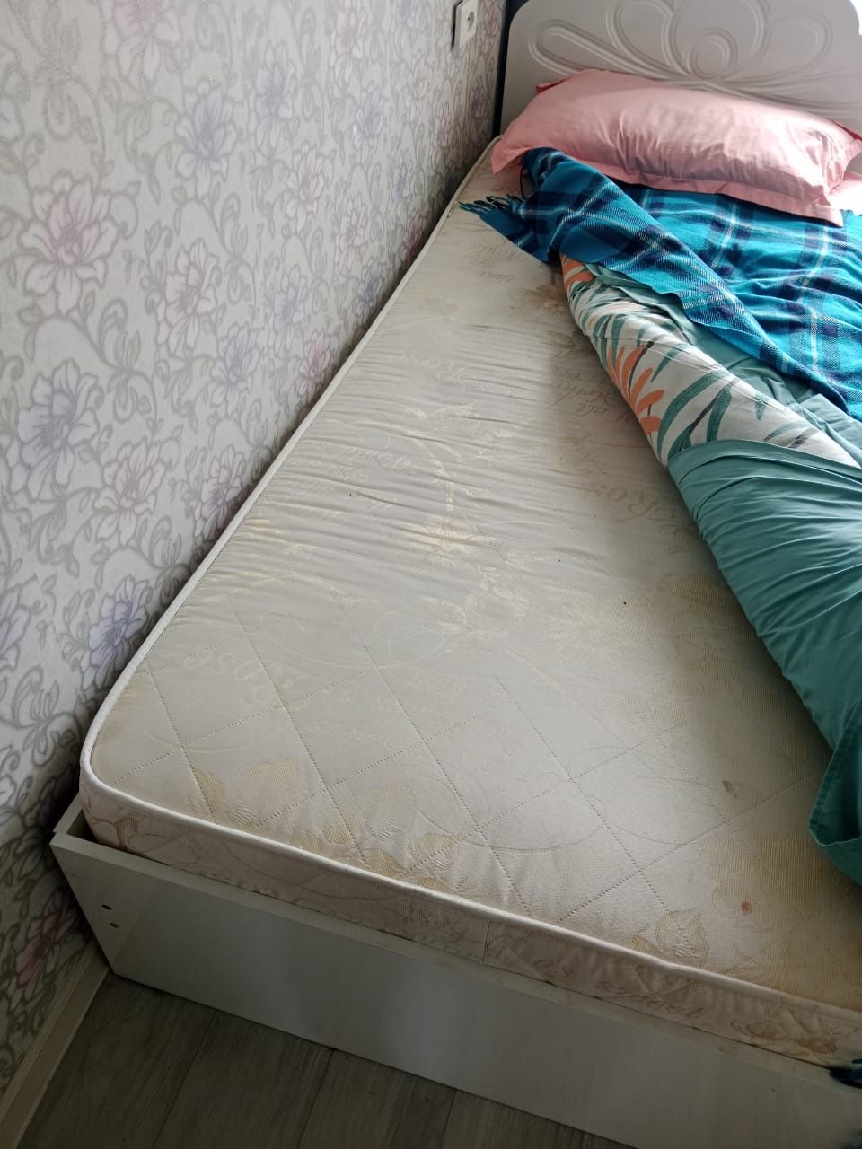 Продам тахту с ортапедическим матрасом