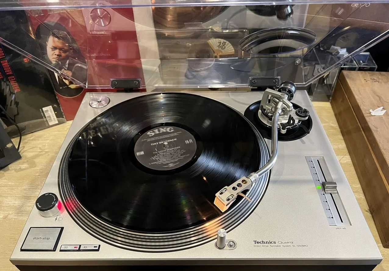 Проигрыватель винила Technics SL1200MK2