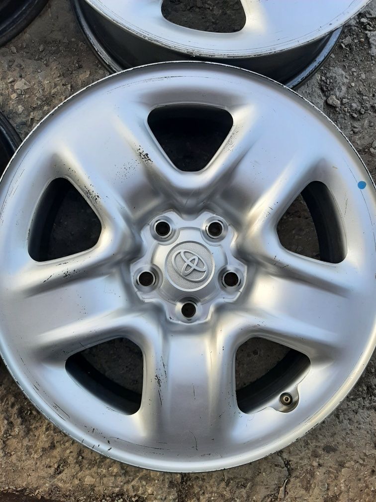 Продам диски р17 Тойота оригенал.