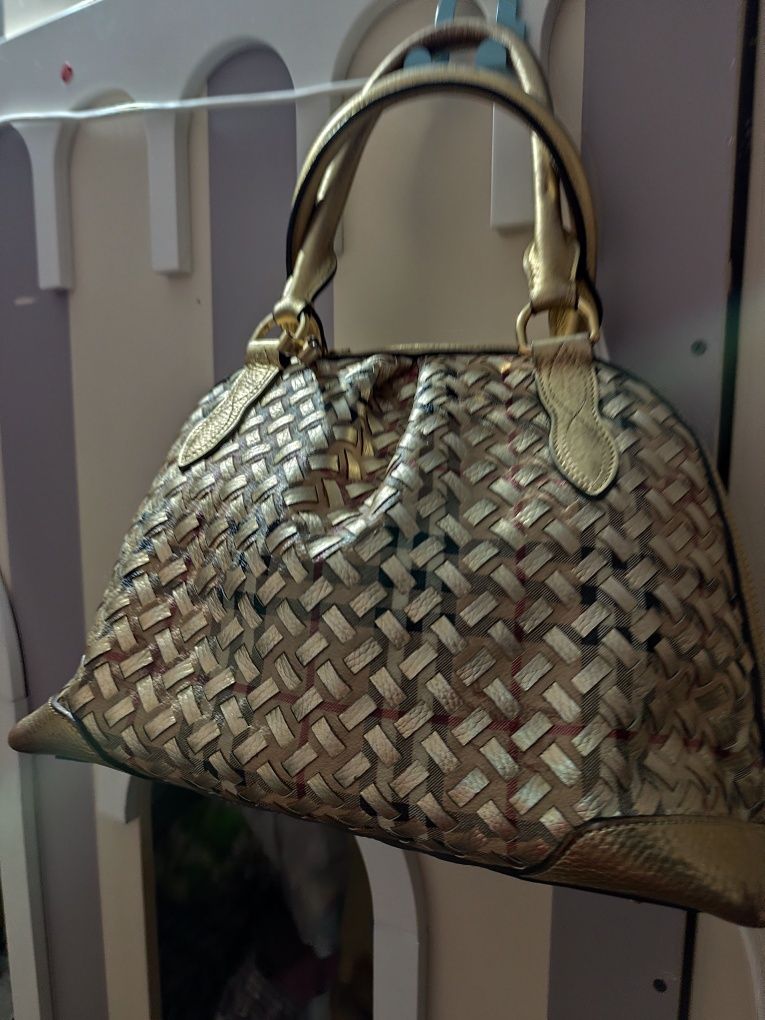 Сумка Burberry в золоте