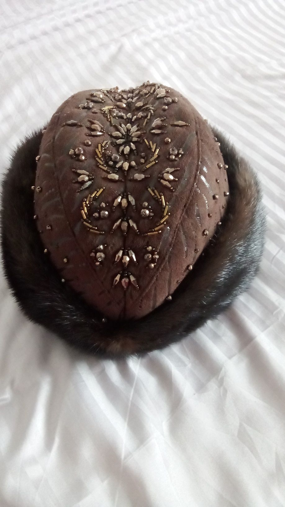 Шапка жаңа, бөрік киілген
