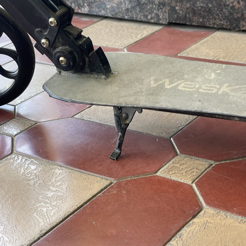 Самокат Weskate.