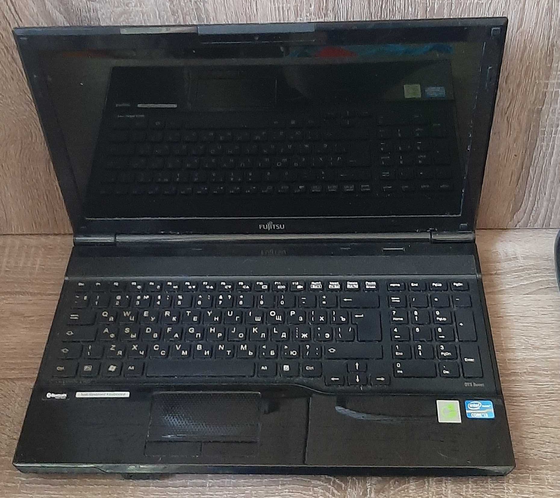Ноутбук Fujitsu LifeBook AH532