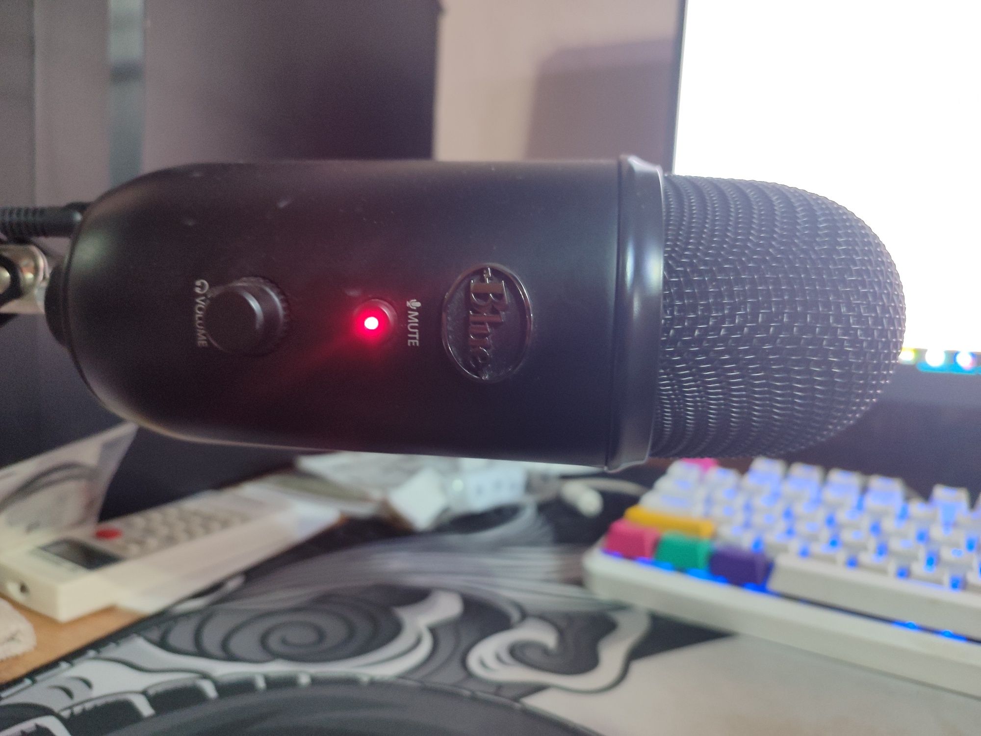 Микрофон Blue Yeti