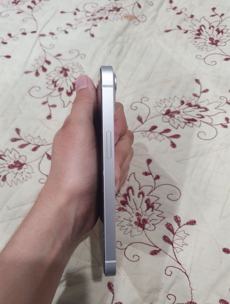 Продам телефон Айфон 13 128Gb 92AKB