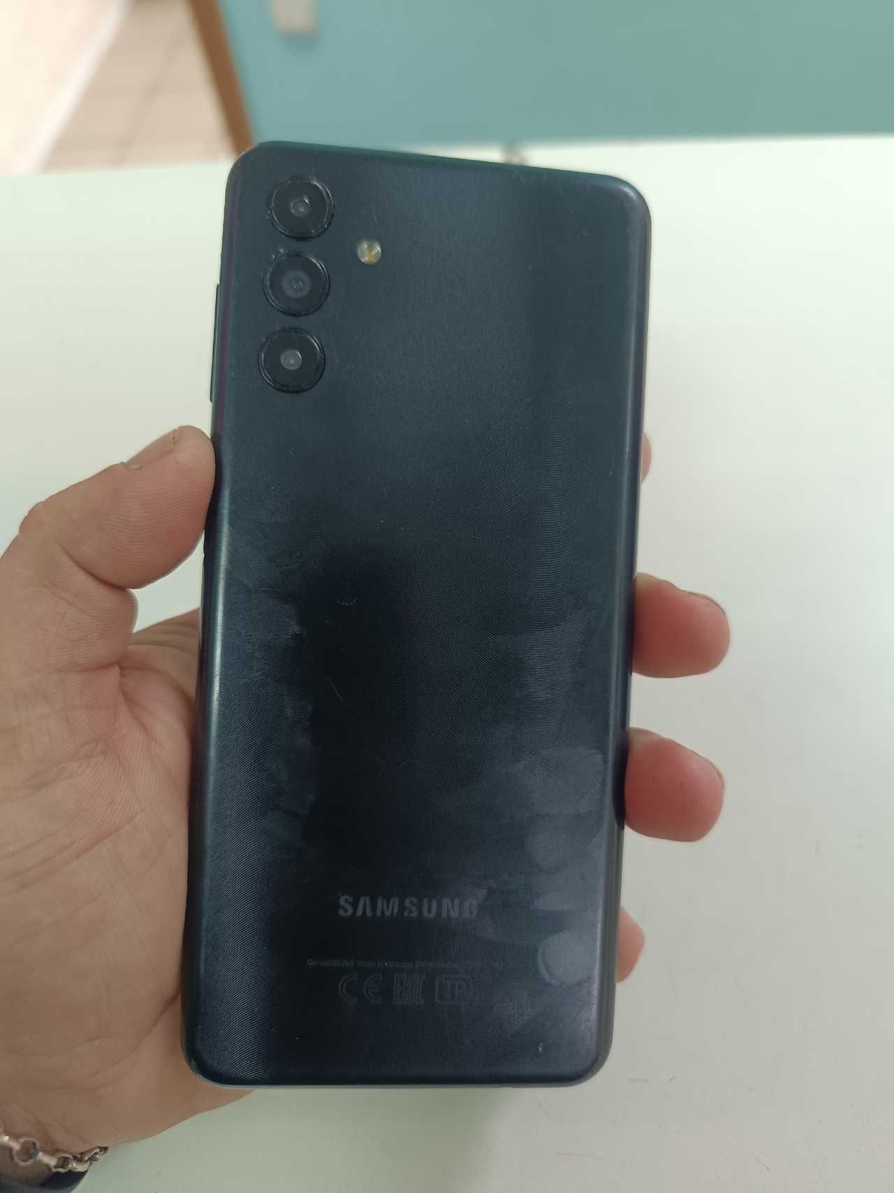 Продам смартфон Samsung A04s в хорошем состоянии без трещин все работ
