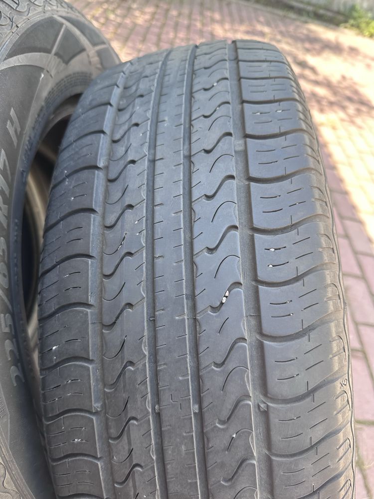 Продам комплект шин 225/65/17