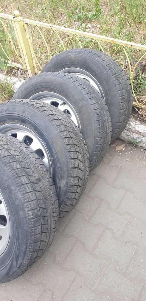 Продам легкосплавные диски с резиной