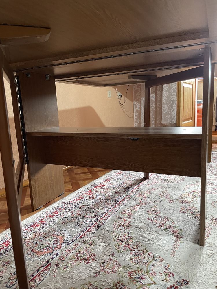 Продам Стол Книжка раскладной.