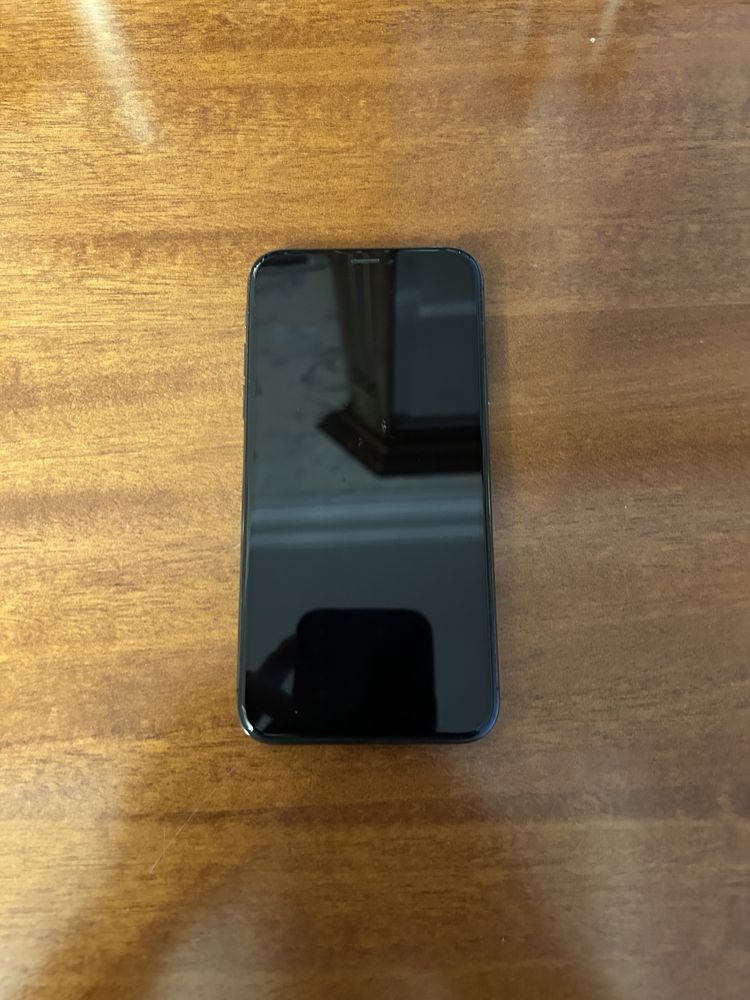 Продам Iphone X , в хорошем состоянии вместе с коробкой