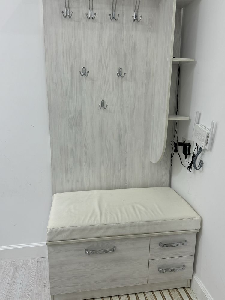 Продам шкаф для прихожей