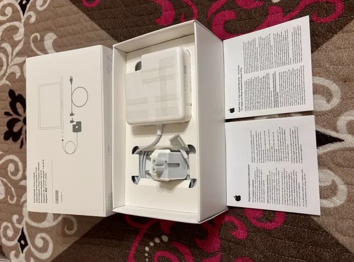 - от MacBook 45W - зарядка, блок питания, шнур макбука ! ! ! .