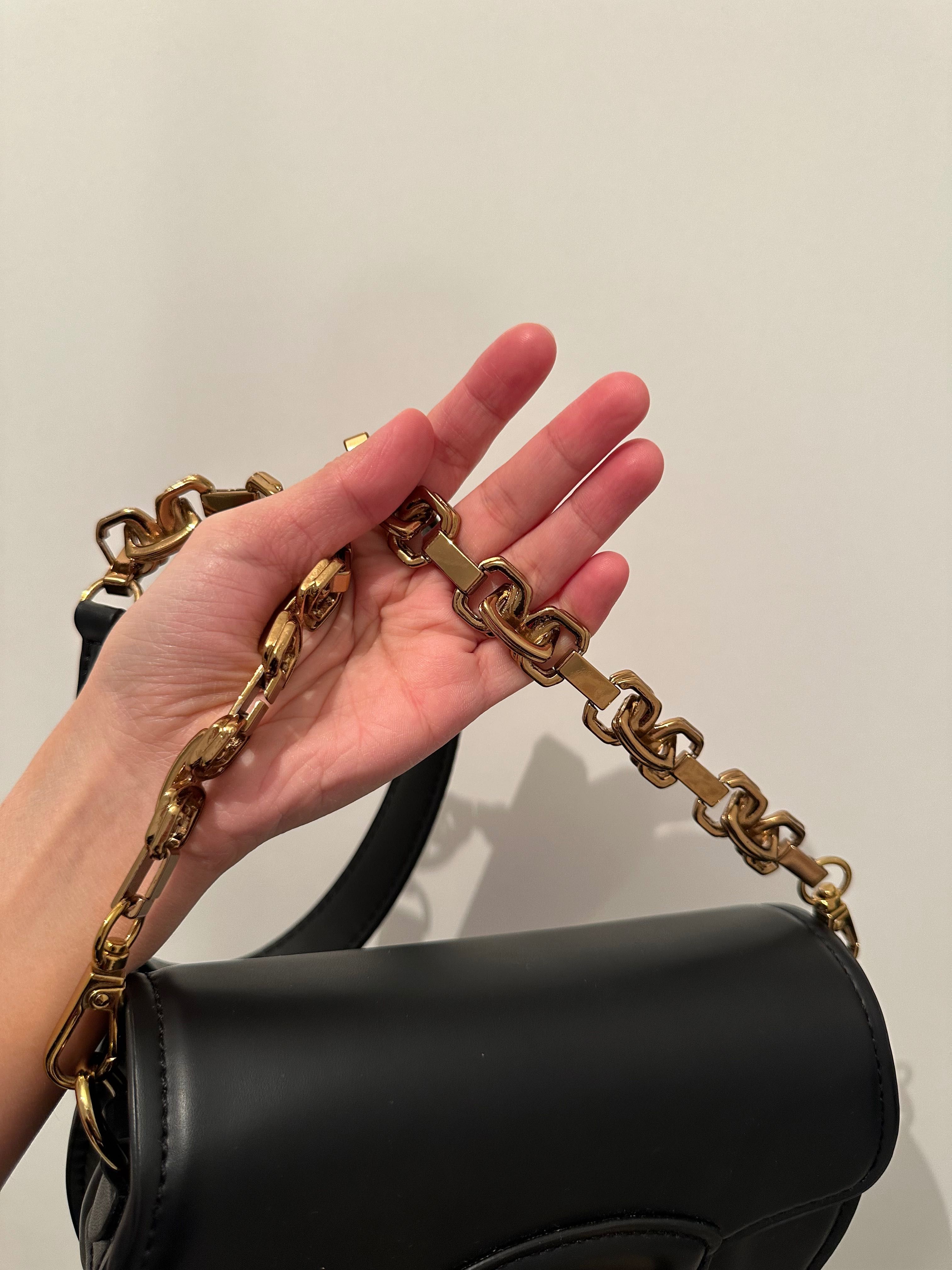 Черная сумка ZARA с металлической вставкой