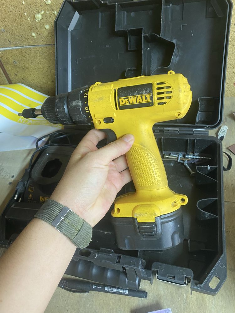 Dewalt шрупаверт и батареечный фен