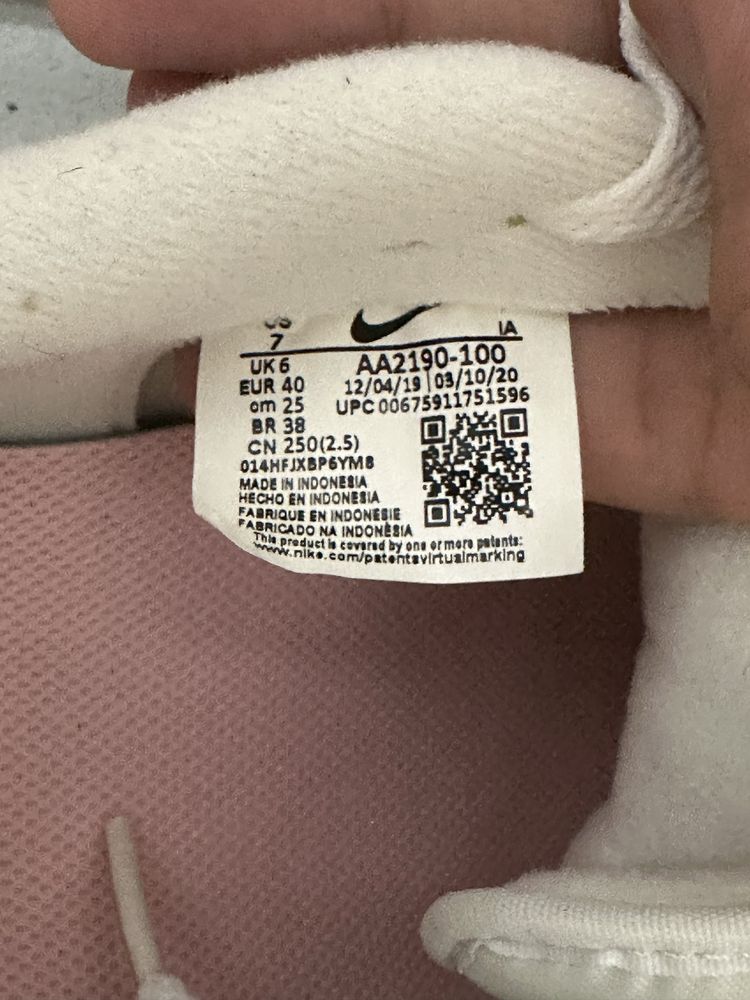 Продается кроссовки Nike