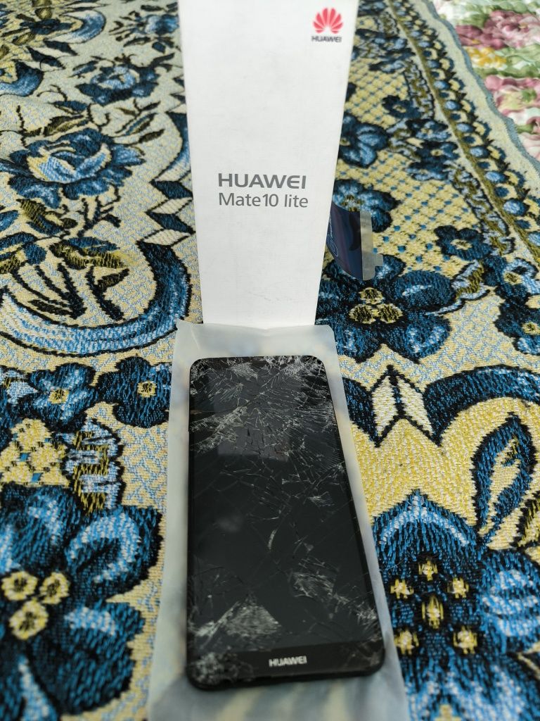 Телефон на запчасти huawei mate 10 lite