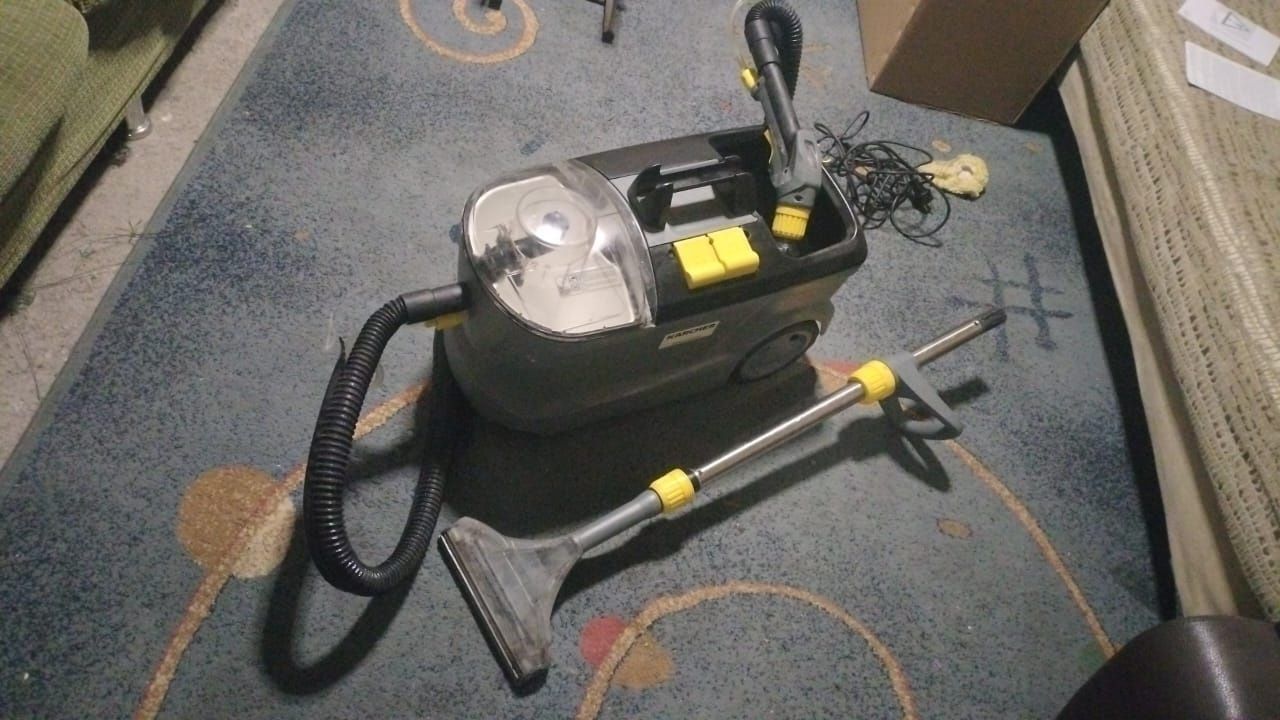 Продам профессиональное моющий пылесос KARCHER PUZZI  10/1