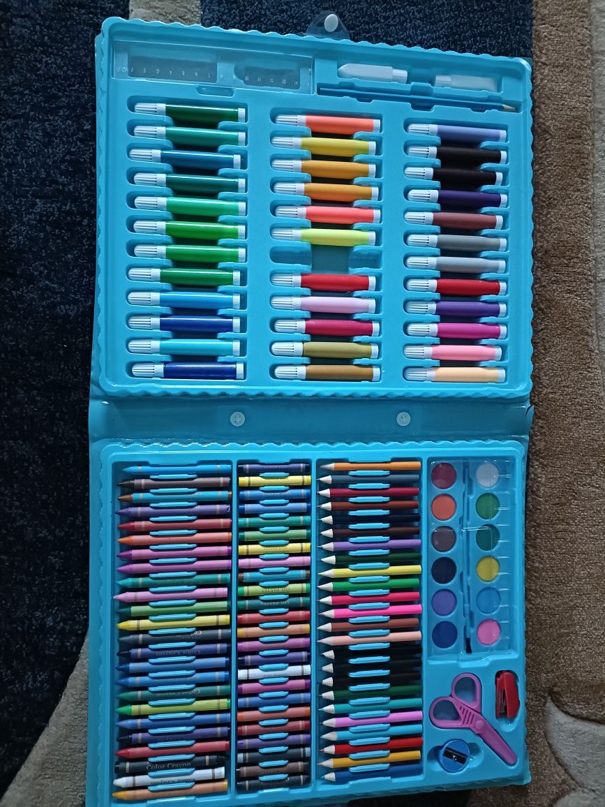 Продам ART SET 150 предметов