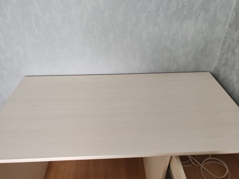 Продам письменный стол