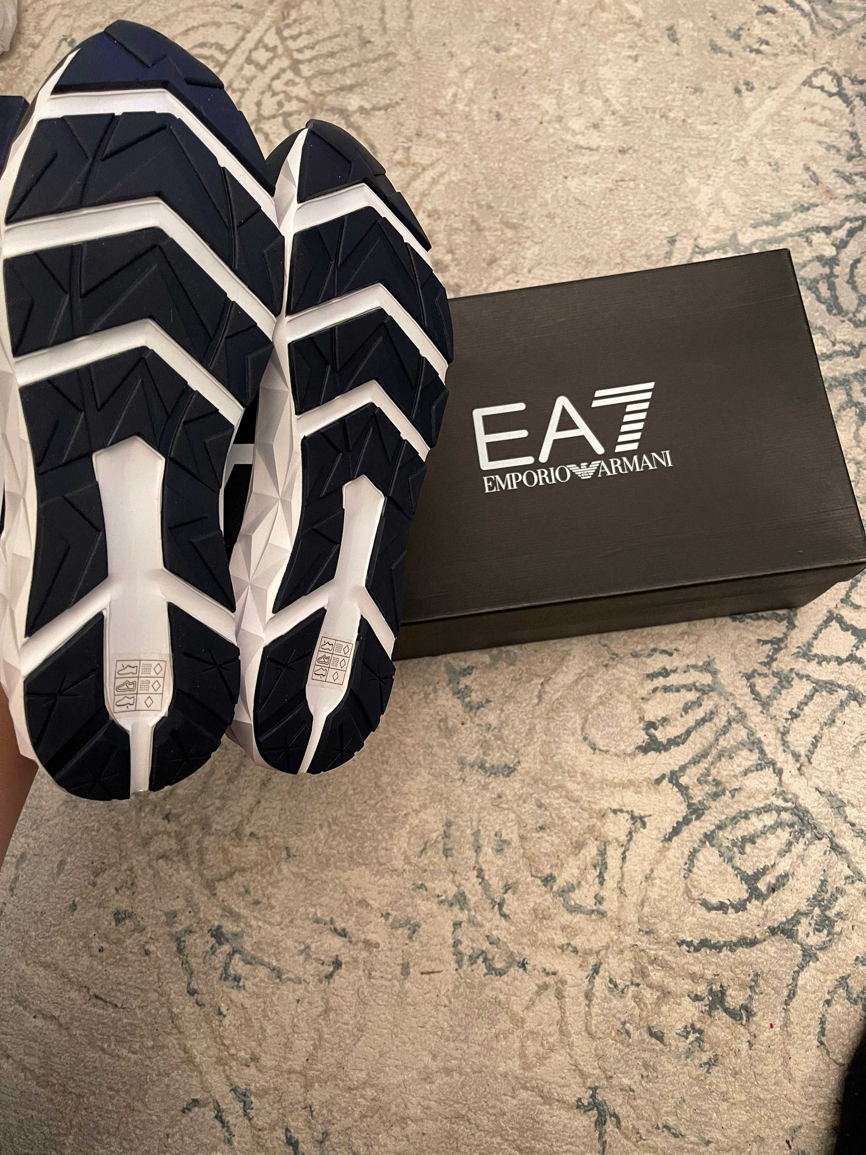 EA7 Emporio Armani ! Костюм и Кроссовки Темно Синий ! Размеры L и 43 !