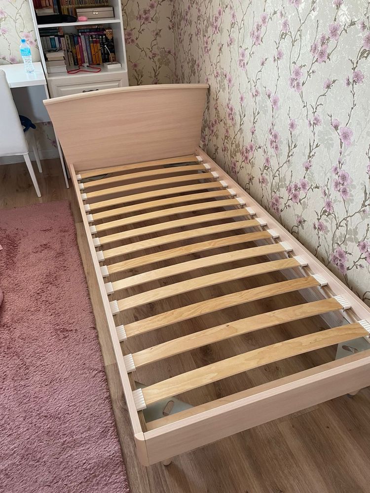 2 кровати с матрасом 200/90 б/у