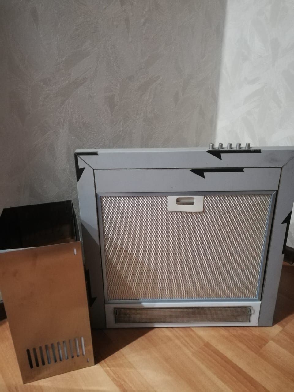 Продам кухонную вытяжку!!! СРОЧНО.