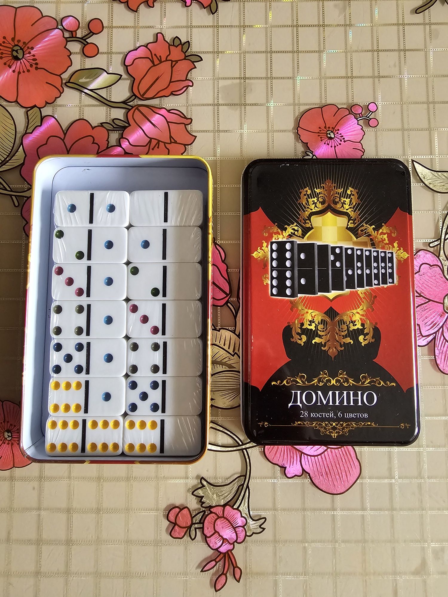 Домино в жестяной коробке
