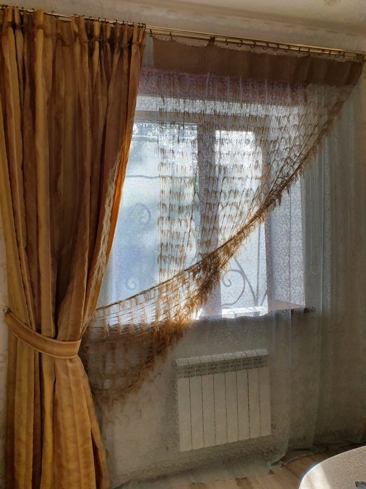 Продам зановески 1 штуки,  цена 13000т