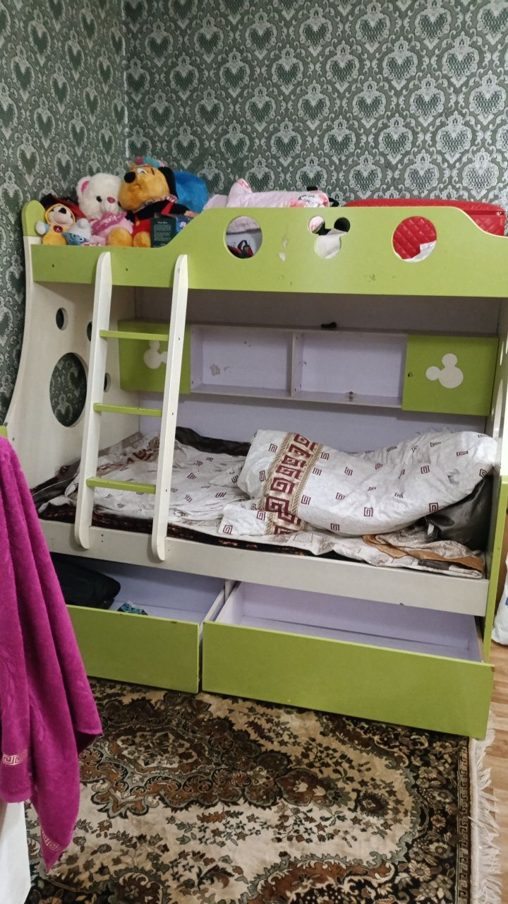 Двухэтажная кровать