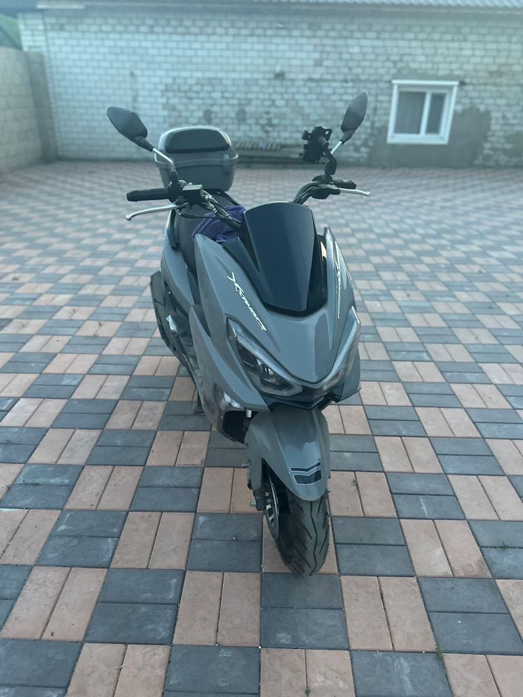Продам Maxi скутер