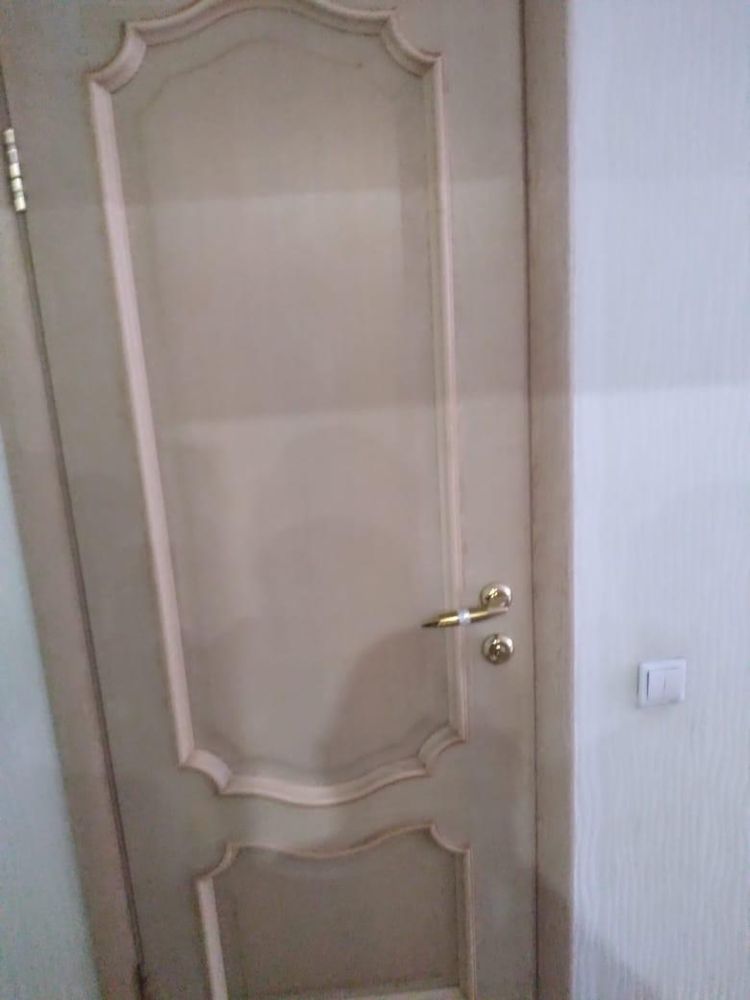 Продам межкомнатную дверь в классическом стиле. 5 шт