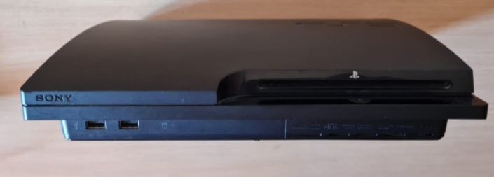 Продам недорого игровую приставку.