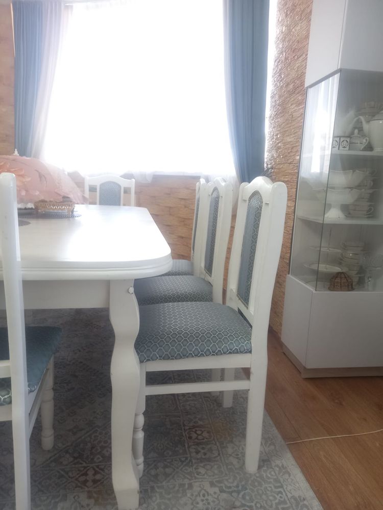 Продается стол со стульями