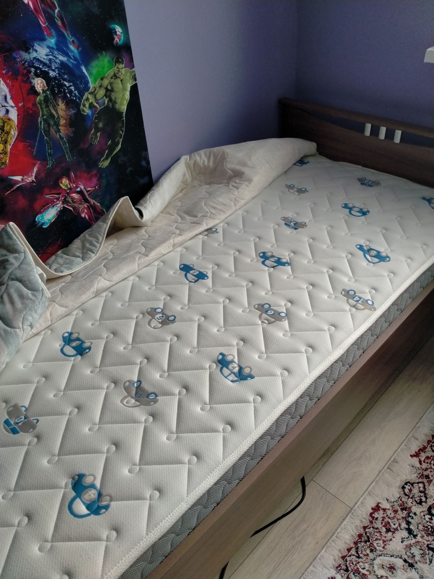 Продам кровать 90х200