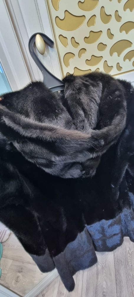 Продам норковую шубу