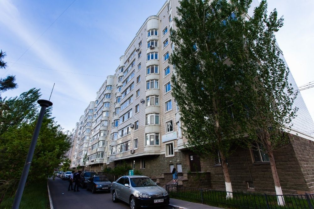 Через дорогу отТРЦ Керуен.Байтерек.посуточно квартира- студия