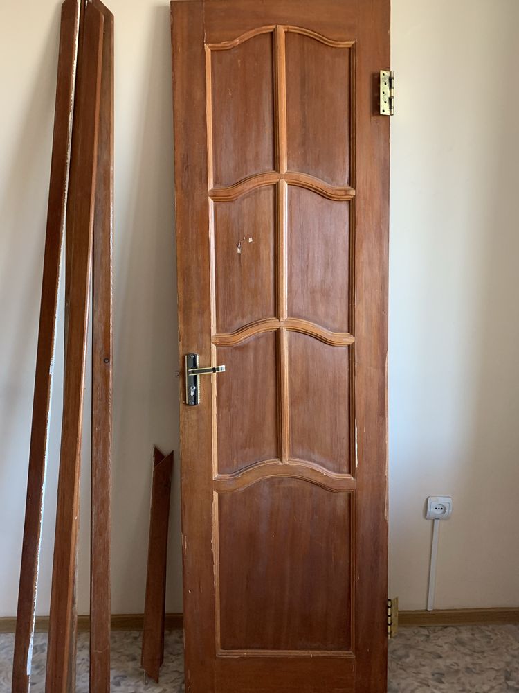 Продам дверь б/у