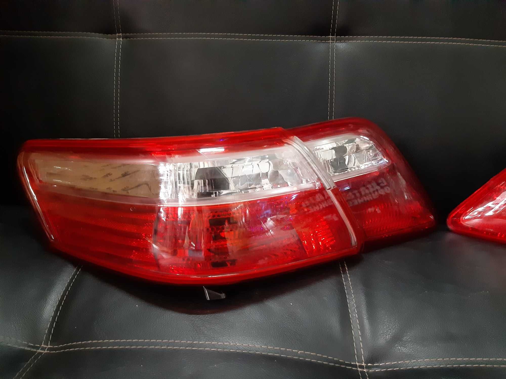 Комплект задних фонарей оптика в наличии CAMRY 40-45