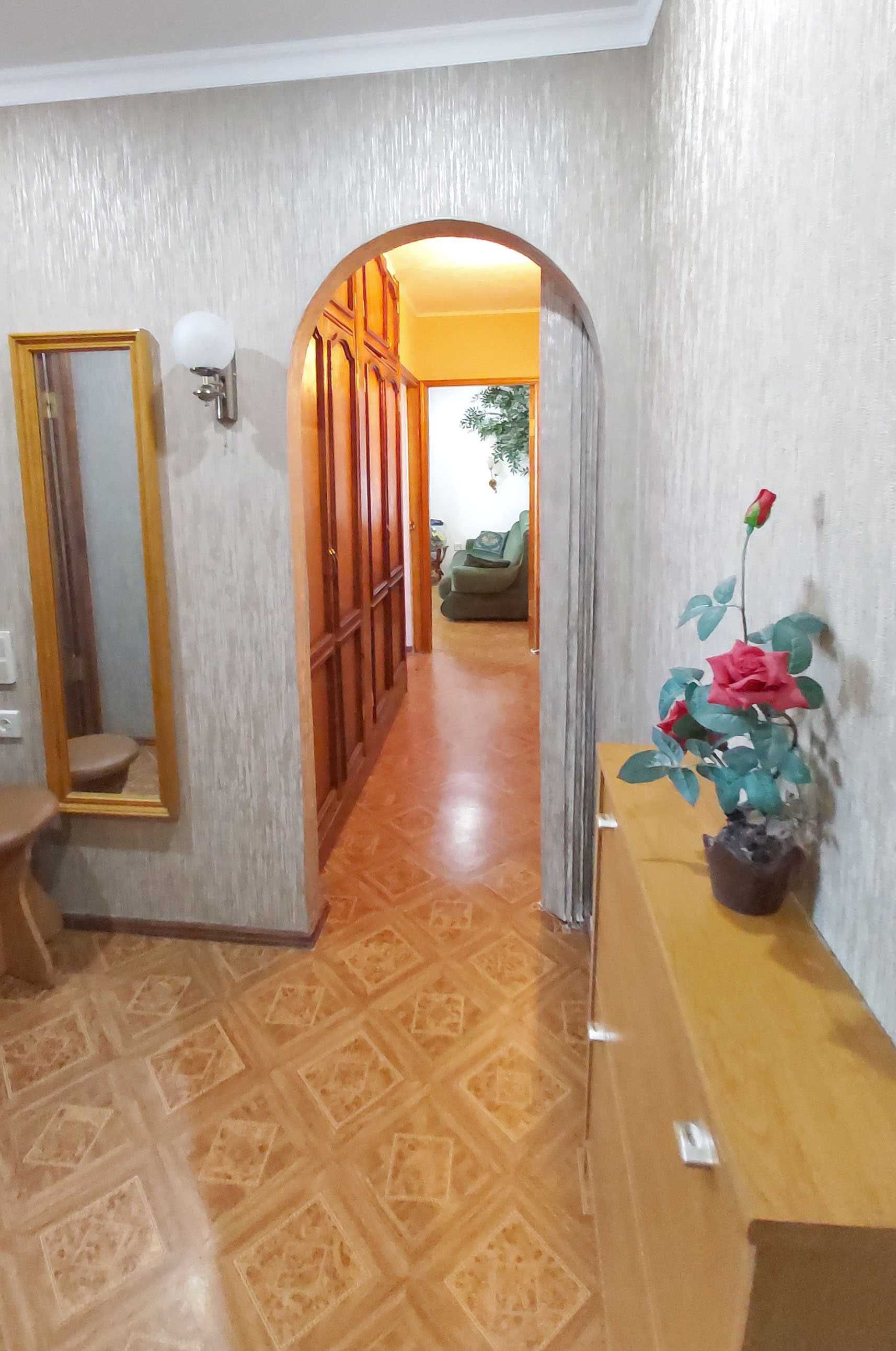 Продам 2-комн квартиру улучшенной планировки по ул.Университетская 29